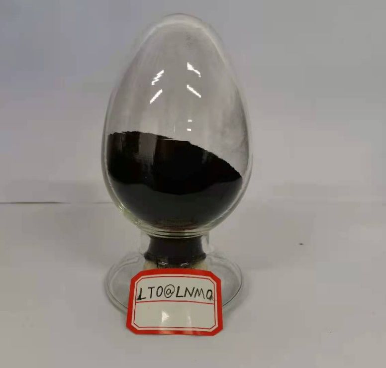 超薄“锂离子泵”异质外延表面改性富锂层氧化物正极材料
